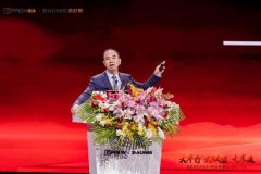 <strong>另一方面也有坐外行业视角</strong>